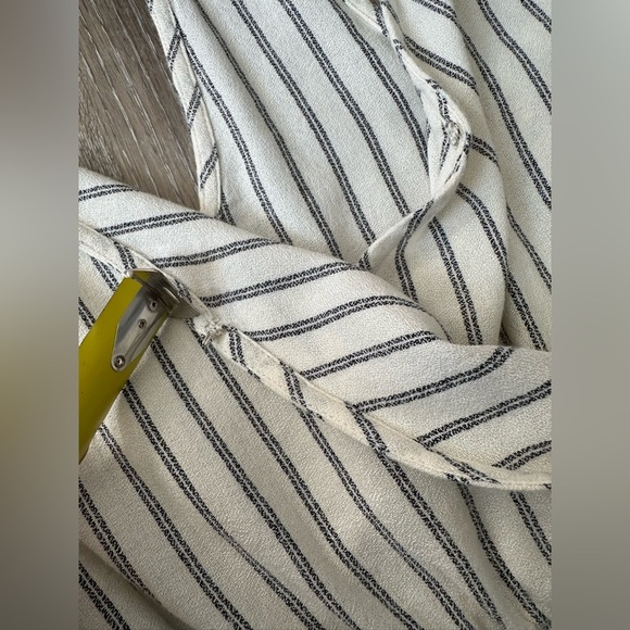 🛍️ Love stitch crop jumpsuit with wrap style top excellent condition. - Picture 8 of 13